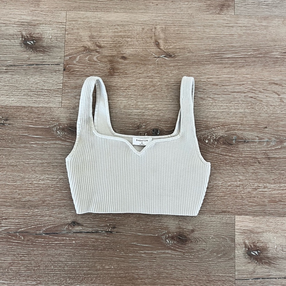 Aritzia babaton ribbed cropped tank!